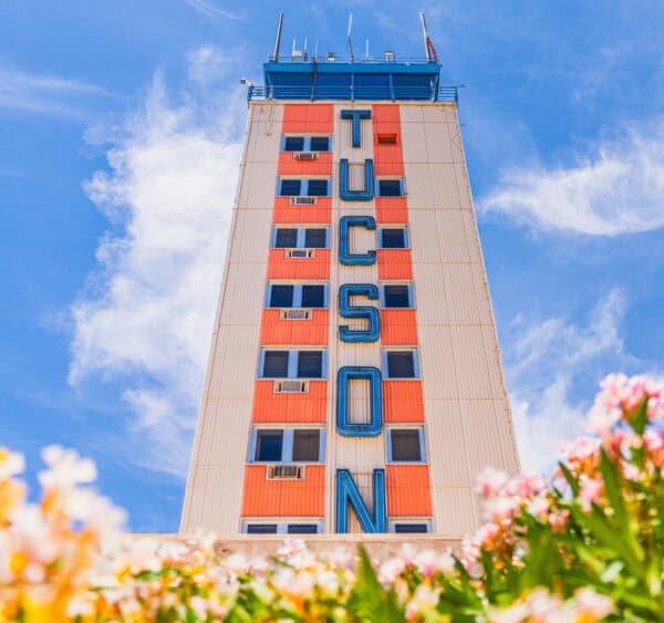 Tucson International Airport Arizona | Tucson International Airport (TUS) - airlines, deals, dining, parking!