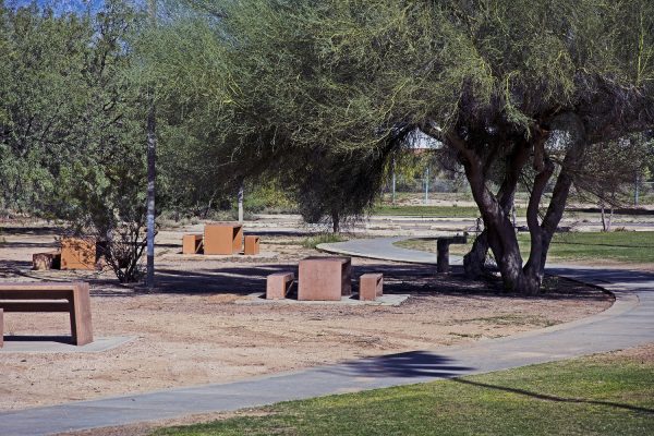 picnic tables Lincoln Regional Park Tucson | Park Profile: Lincoln Regional Park