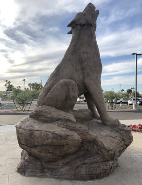 Great Wolf Lodge Arizona howling wolf sculpture Great Wolf Lodge Arizona howling wolf sculpture
