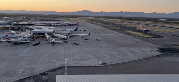 Airplanes Tucson International Airport | Tucson International Airport (TUS) - airlines, deals, dining, parking!