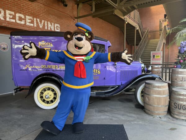 Boysen Bear y Character Meet Greet Knotts Berry Farm | Road Trip: Tucson to Knott's Berry Farm