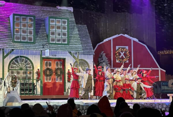 Knotts Merry Farm Home for the Holidays Show | Road Trip: Tucson to Knott's Berry Farm