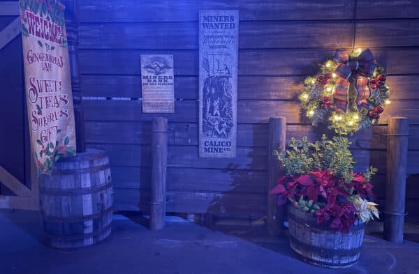 Knotts Merry Farm Night Decor | Road Trip: Tucson to Knott's Berry Farm