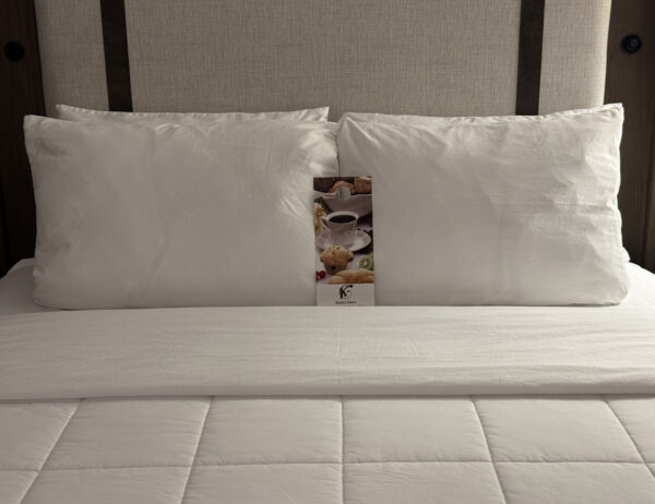Queen Bed Knotts Hotel | Road Trip: Tucson to Knott's Berry Farm
