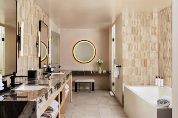 Luxurious Bathroom Tub Room Grand Hyatt Scottsdale Resort | Resort Report: Grand Hyatt Scottsdale Resort