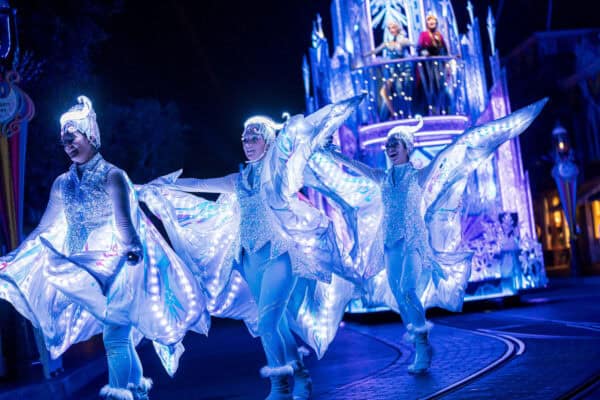 Paint Night Parade Disneyland Frozen Elsa Anna | Disneyland's 70th Anniversary - New Shows, Fun Rides, and Delectable Treats
